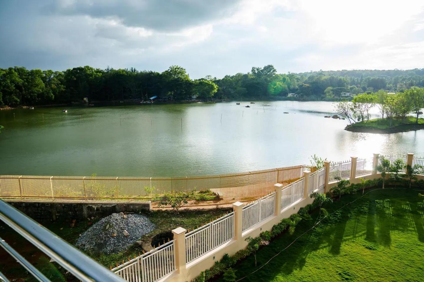 Hill Side Lake Haven Yelagiri Exteriör bild